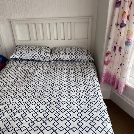 Barbie House ,Opposite The Beach & Paignton Pier , 2 Bedroom Apartment With Private Car Space & Garden , Free Access Next Door To The Stunning Ballet & Make Up School & A Beautiful Ladys Beauty Salon (Adults Only) Экстерьер фото