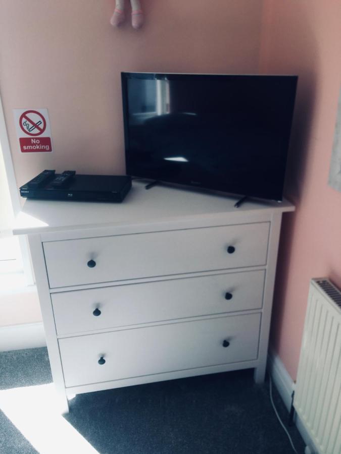 Barbie House ,Opposite The Beach & Paignton Pier , 2 Bedroom Apartment With Private Car Space & Garden , Free Access Next Door To The Stunning Ballet & Make Up School & A Beautiful Ladys Beauty Salon (Adults Only) Экстерьер фото