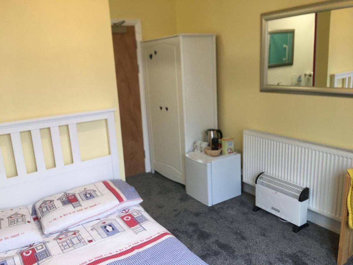 Barbie House ,Opposite The Beach & Paignton Pier , 2 Bedroom Apartment With Private Car Space & Garden , Free Access Next Door To The Stunning Ballet & Make Up School & A Beautiful Ladys Beauty Salon (Adults Only) Экстерьер фото