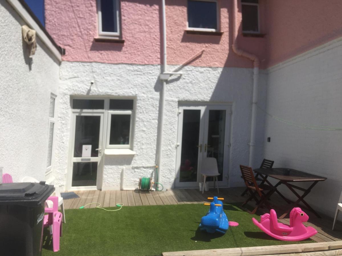 Barbie House ,Opposite The Beach & Paignton Pier , 2 Bedroom Apartment With Private Car Space & Garden , Free Access Next Door To The Stunning Ballet & Make Up School & A Beautiful Ladys Beauty Salon (Adults Only) Экстерьер фото