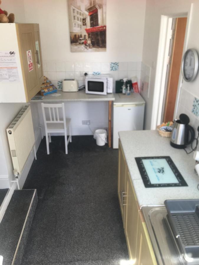 Barbie House ,Opposite The Beach & Paignton Pier , 2 Bedroom Apartment With Private Car Space & Garden , Free Access Next Door To The Stunning Ballet & Make Up School & A Beautiful Ladys Beauty Salon (Adults Only) Экстерьер фото