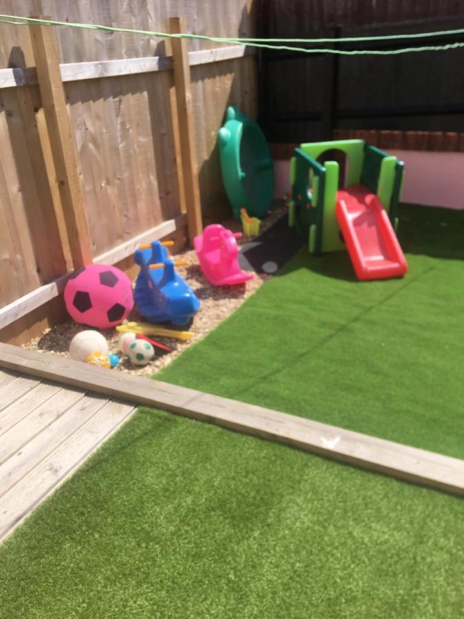 Barbie House ,Opposite The Beach & Paignton Pier , 2 Bedroom Apartment With Private Car Space & Garden , Free Access Next Door To The Stunning Ballet & Make Up School & A Beautiful Ladys Beauty Salon (Adults Only) Экстерьер фото