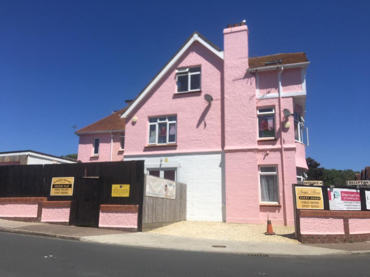Barbie House ,Opposite The Beach & Paignton Pier , 2 Bedroom Apartment With Private Car Space & Garden , Free Access Next Door To The Stunning Ballet & Make Up School & A Beautiful Ladys Beauty Salon (Adults Only) Экстерьер фото