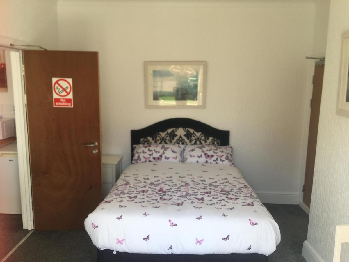 Barbie House ,Opposite The Beach & Paignton Pier , 2 Bedroom Apartment With Private Car Space & Garden , Free Access Next Door To The Stunning Ballet & Make Up School & A Beautiful Ladys Beauty Salon (Adults Only) Экстерьер фото