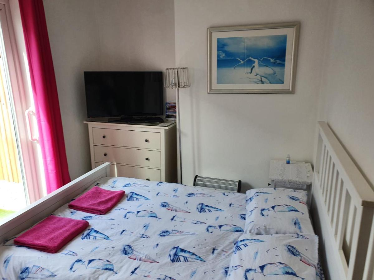Barbie House ,Opposite The Beach & Paignton Pier , 2 Bedroom Apartment With Private Car Space & Garden , Free Access Next Door To The Stunning Ballet & Make Up School & A Beautiful Ladys Beauty Salon (Adults Only) Экстерьер фото