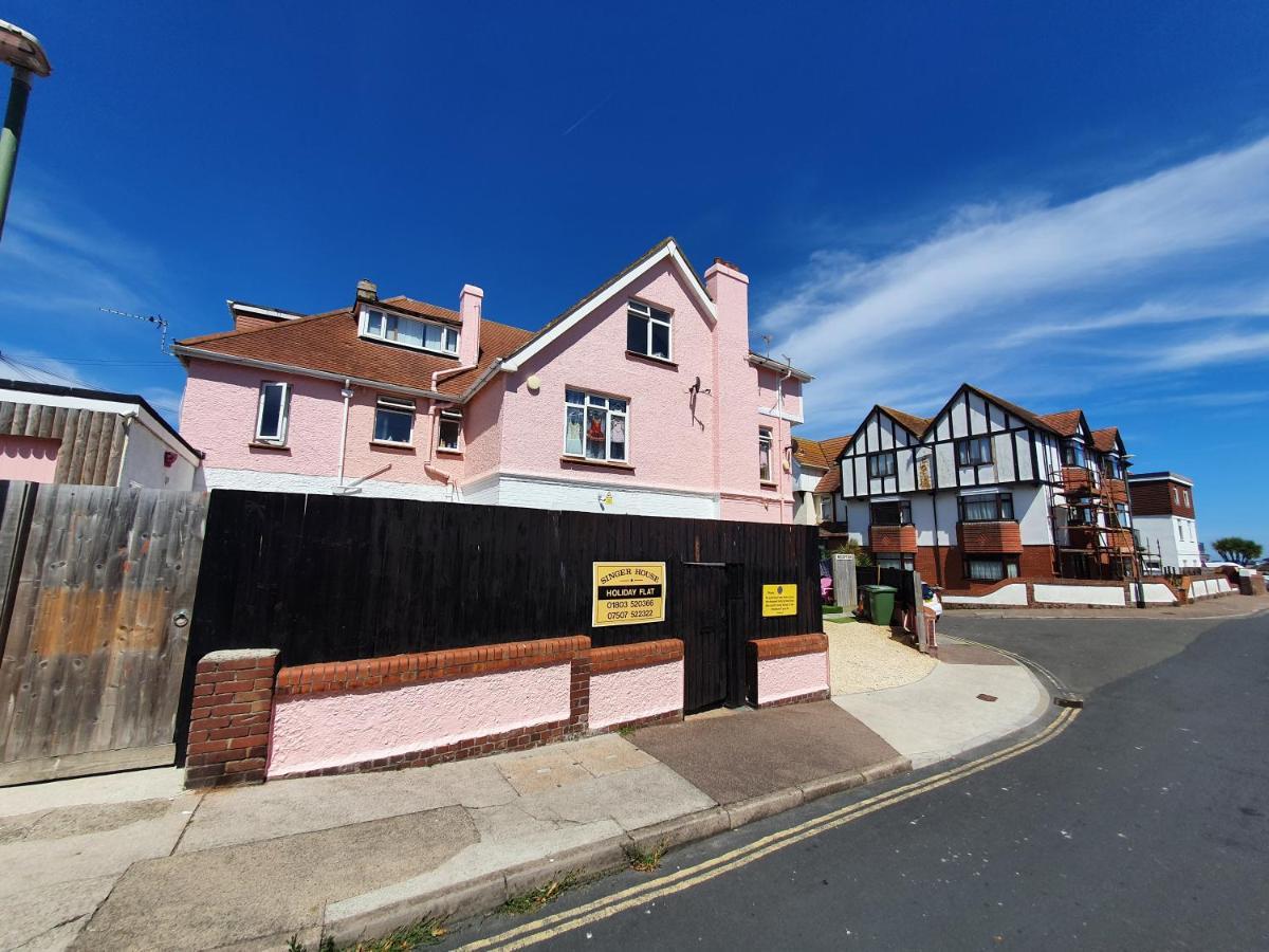 Barbie House ,Opposite The Beach & Paignton Pier , 2 Bedroom Apartment With Private Car Space & Garden , Free Access Next Door To The Stunning Ballet & Make Up School & A Beautiful Ladys Beauty Salon (Adults Only) Экстерьер фото