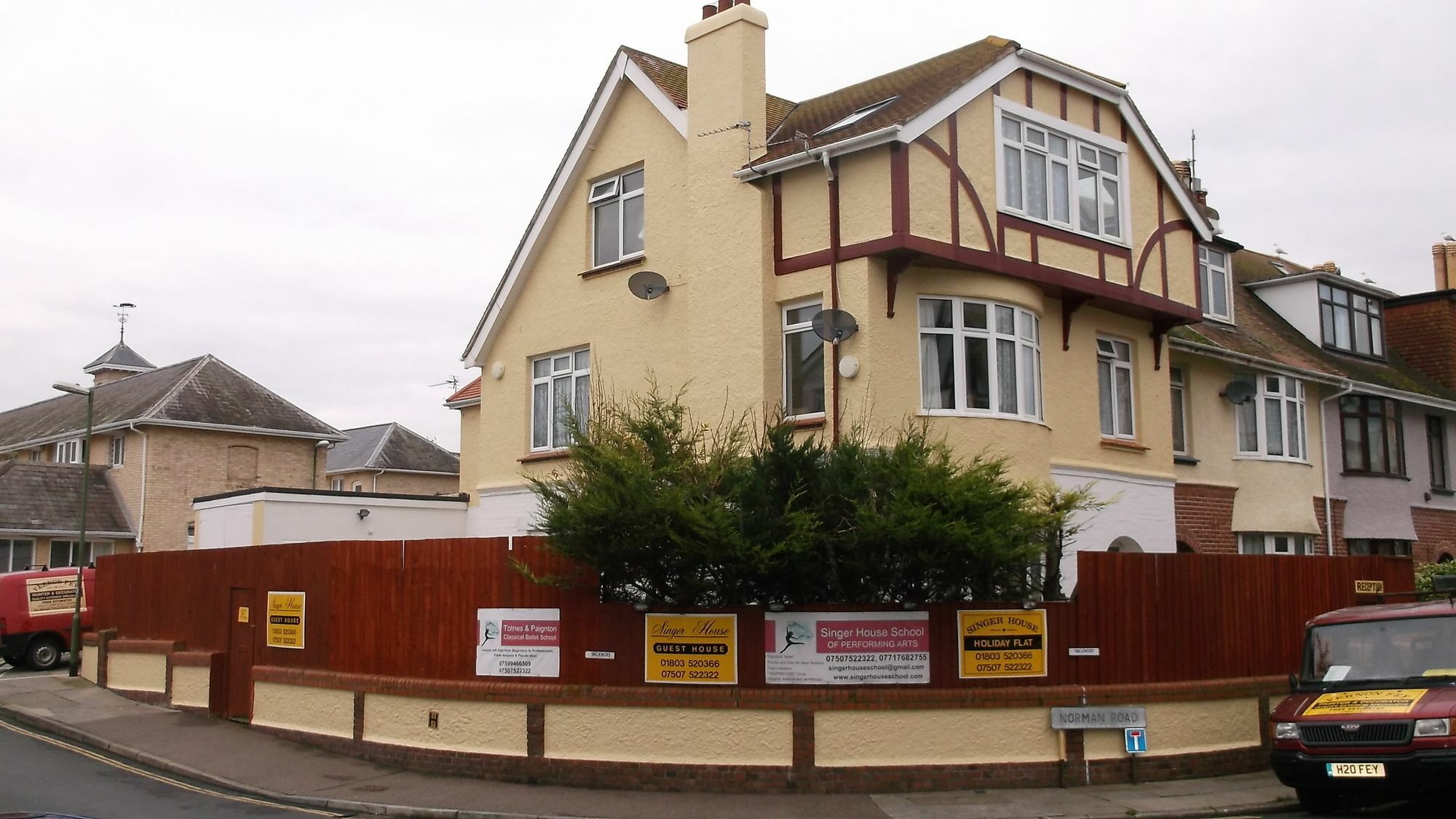 Barbie House ,Opposite The Beach & Paignton Pier , 2 Bedroom Apartment With Private Car Space & Garden , Free Access Next Door To The Stunning Ballet & Make Up School & A Beautiful Ladys Beauty Salon (Adults Only) Экстерьер фото